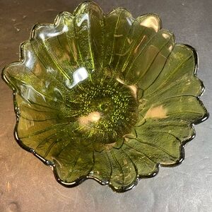Vtg Olive Green Indiana Glass Bowl  Sunflower Petals Dish T91